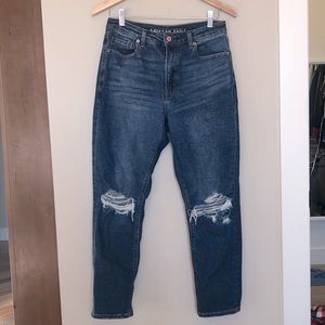 AMERICAN EAGLE Ripped  Mom Jeans
